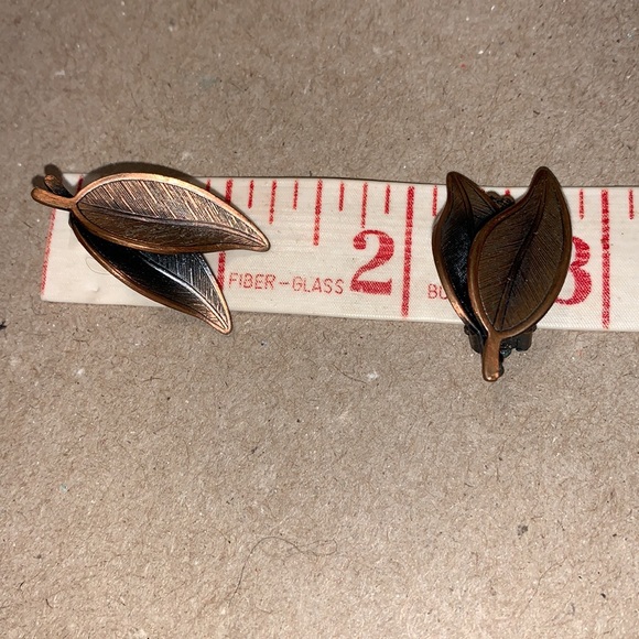 Vintage copper jewelry bundle clip on earrings and brooch - Picture 12 of 12